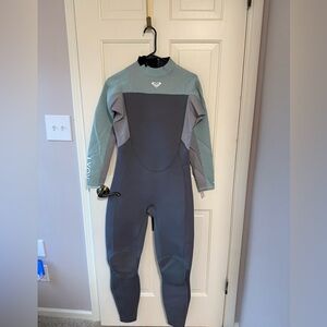 NWT Roxy Grey and Teal 3/2mm Wetsuit